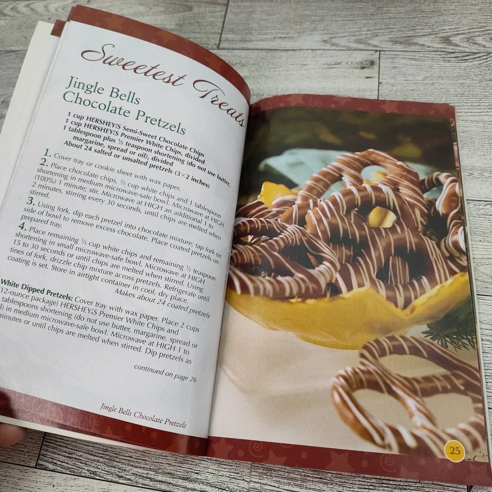 Holiday Desserts Cookbook Booklet 2005‎ Vintage Y2K Baking Treats Recipes